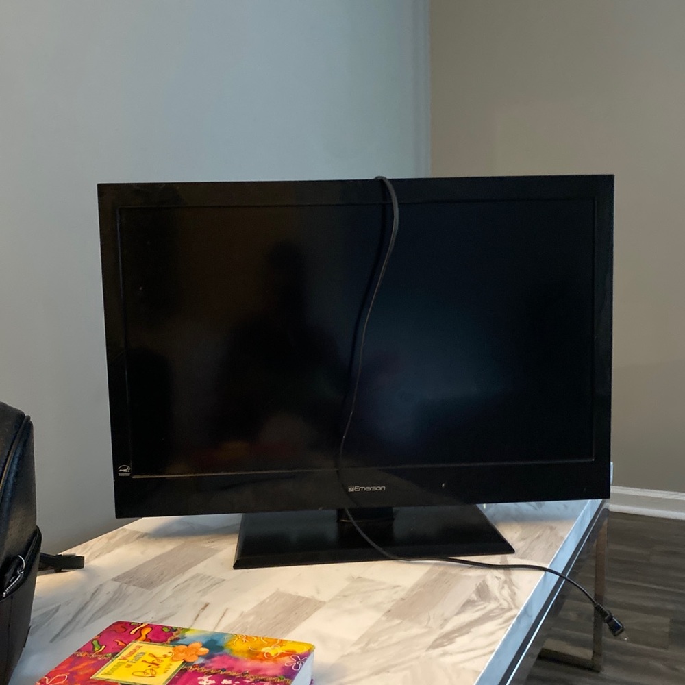 Tv - Picture 3 of 3